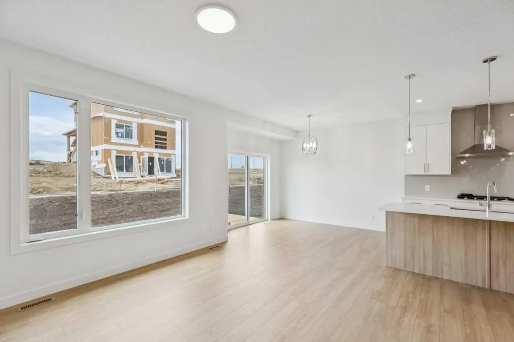 155 Vantage Crescent SW Airdrie AB T4B4Z9