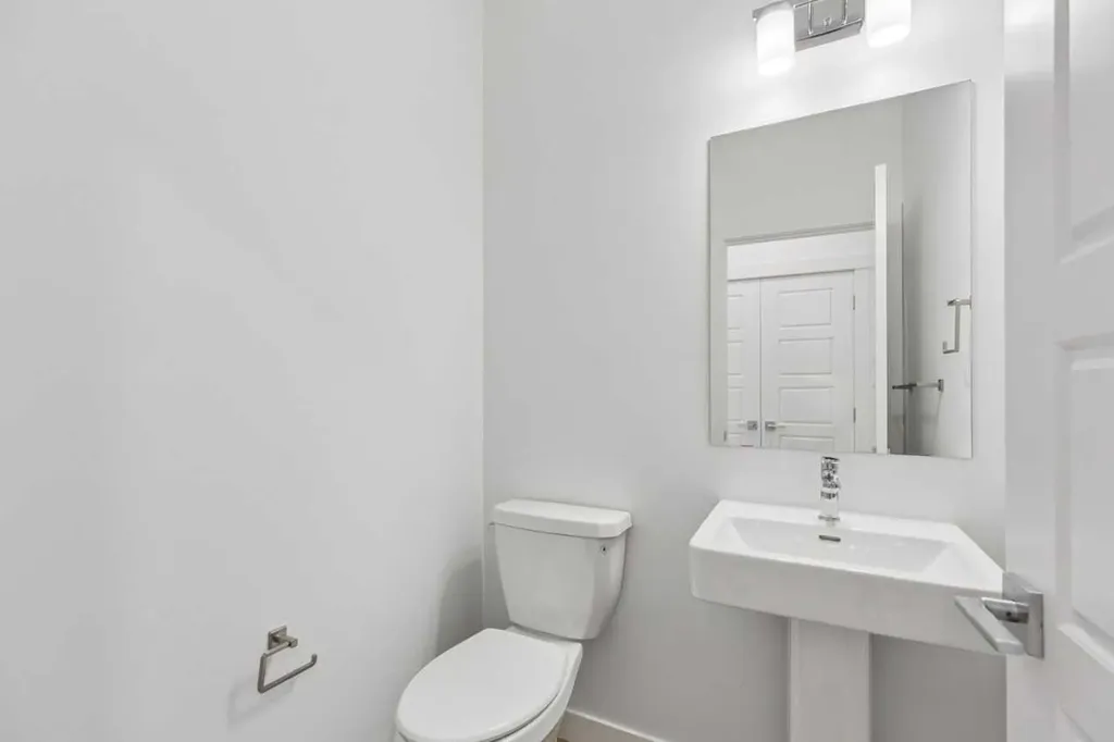 155 Vantage Crescent SW Airdrie AB T4B4Z9