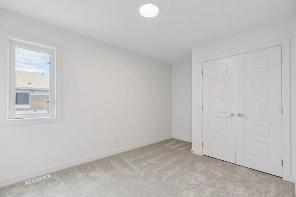 155 Vantage Crescent SW Airdrie AB T4B4Z9