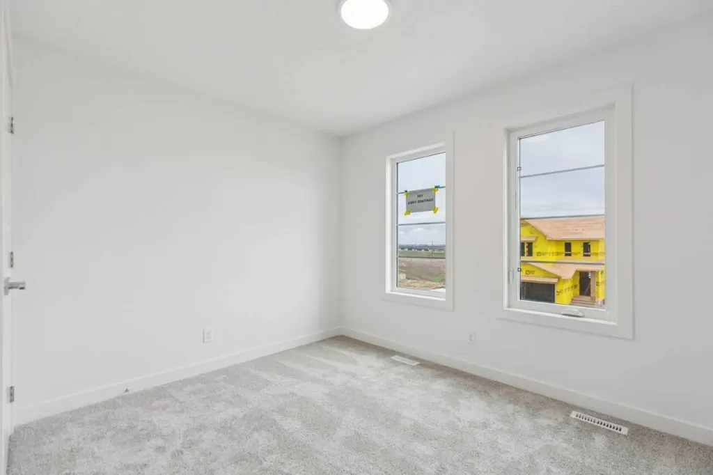 155 Vantage Crescent SW Airdrie AB T4B4Z9