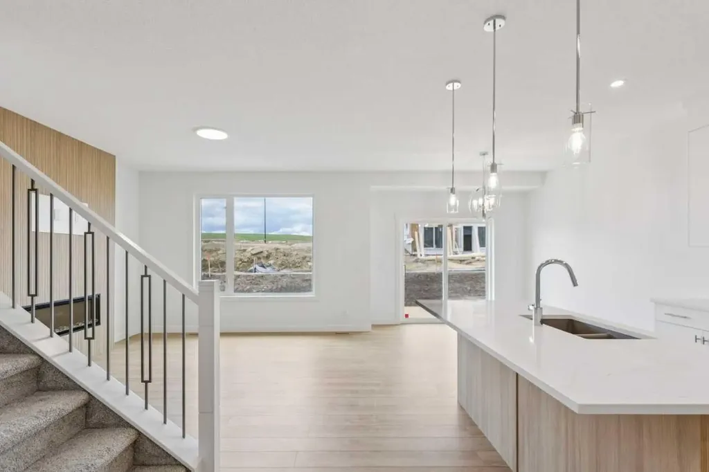 155 Vantage Crescent SW Airdrie AB T4B4Z9