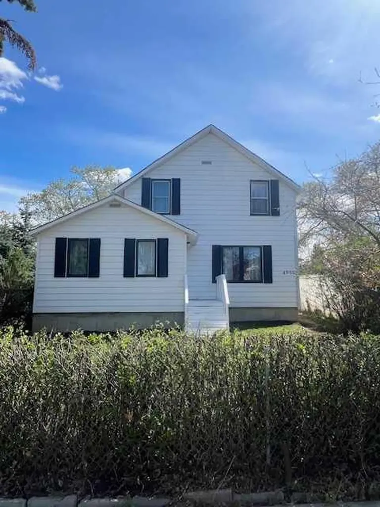 4905 49 Street Mayerthorpe AB T0E 1N0