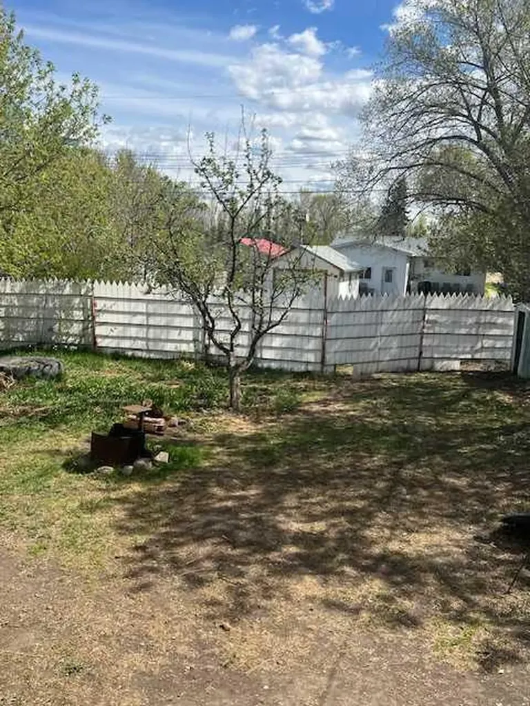 4905 49 Street Mayerthorpe AB T0E 1N0