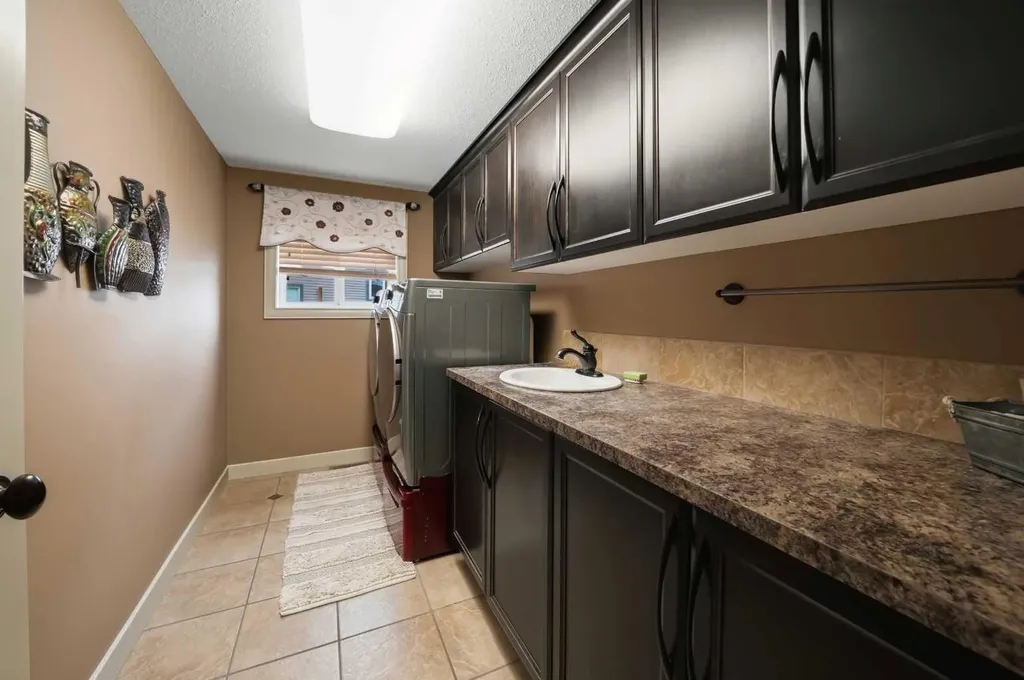 3 Legacy Cove Sylvan Lake AB T4S 2M8