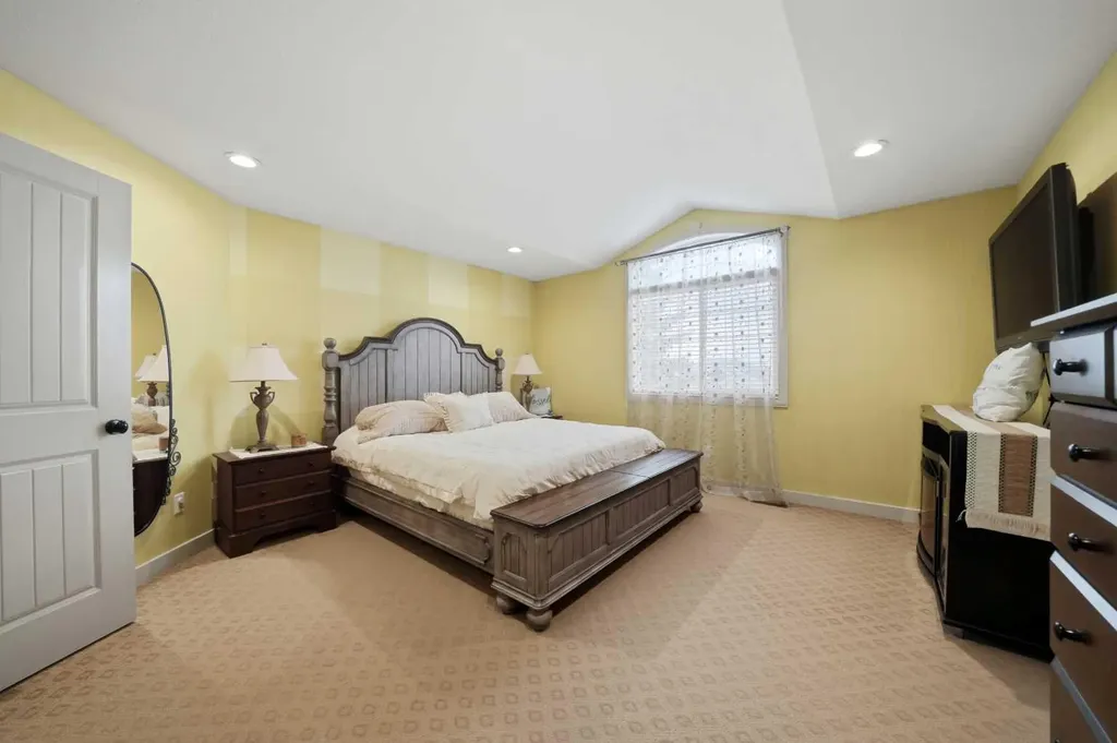 3 Legacy Cove Sylvan Lake AB T4S 2M8
