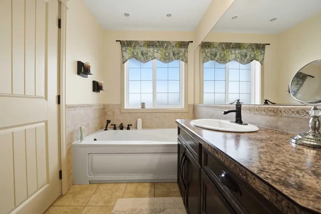 3 Legacy Cove Sylvan Lake AB T4S 2M8