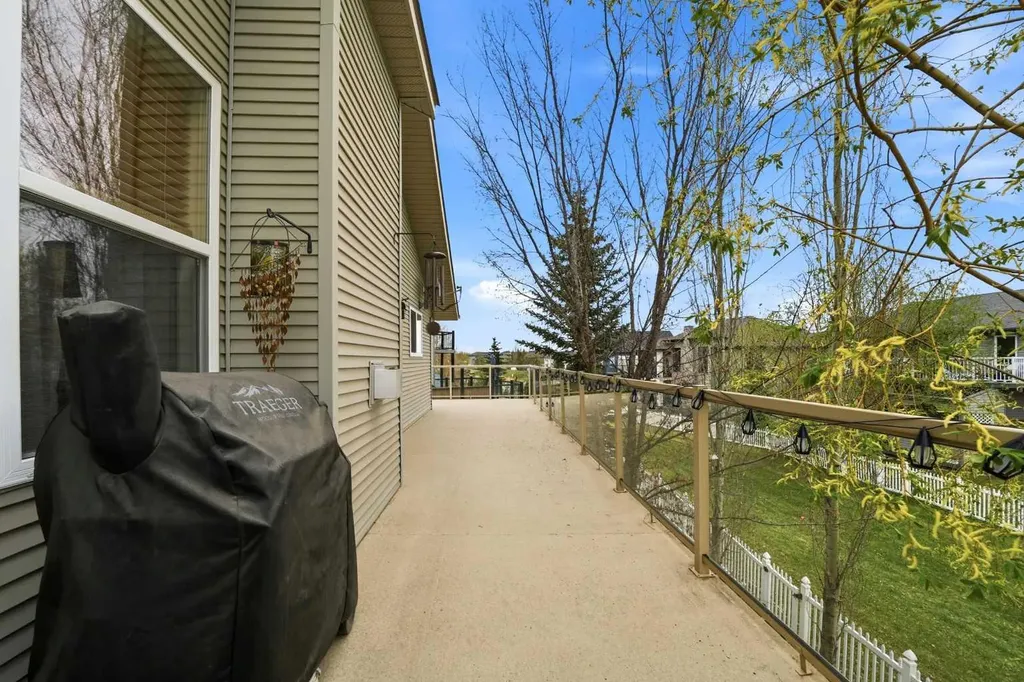 3 Legacy Cove Sylvan Lake AB T4S 2M8