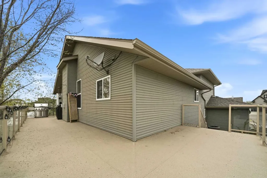 3 Legacy Cove Sylvan Lake AB T4S 2M8