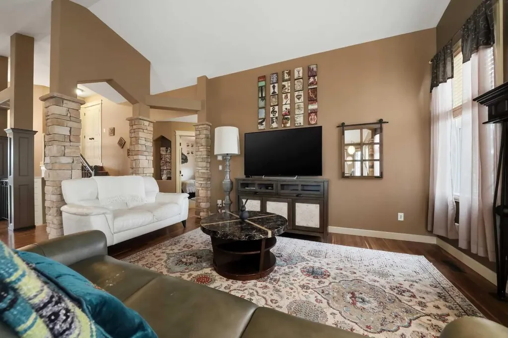 3 Legacy Cove Sylvan Lake AB T4S 2M8