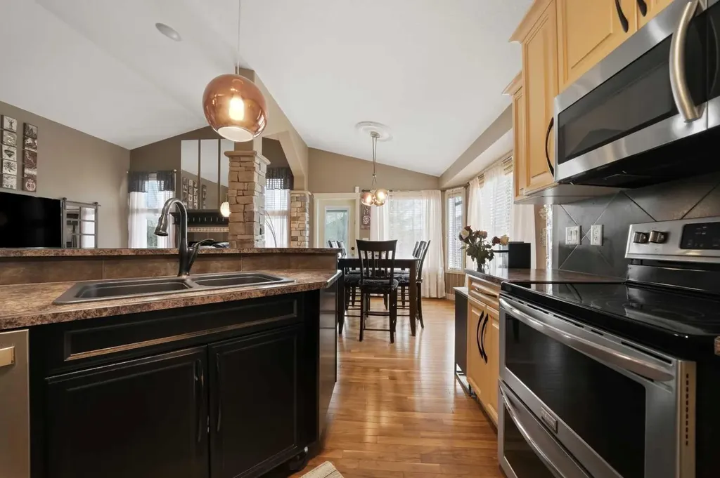 3 Legacy Cove Sylvan Lake AB T4S 2M8