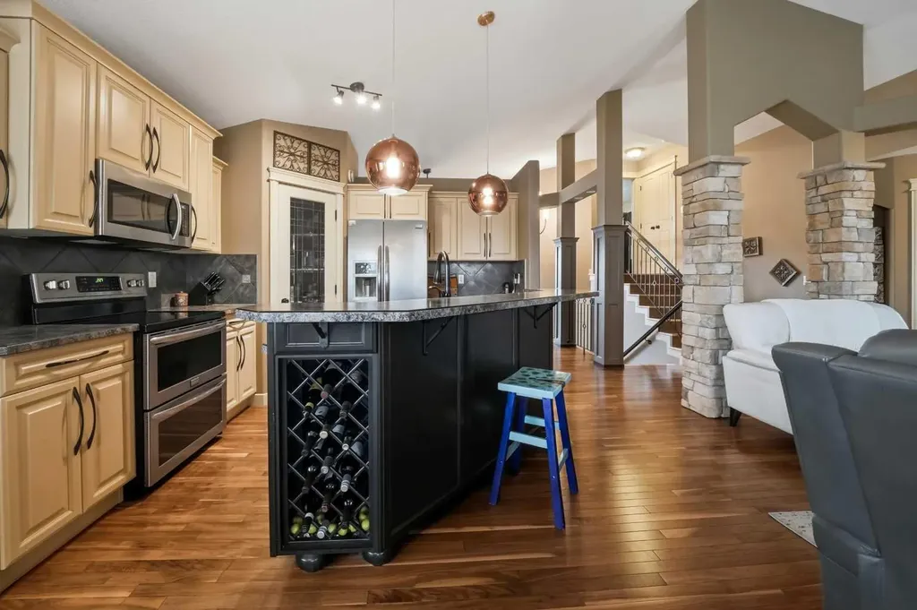 3 Legacy Cove Sylvan Lake AB T4S 2M8