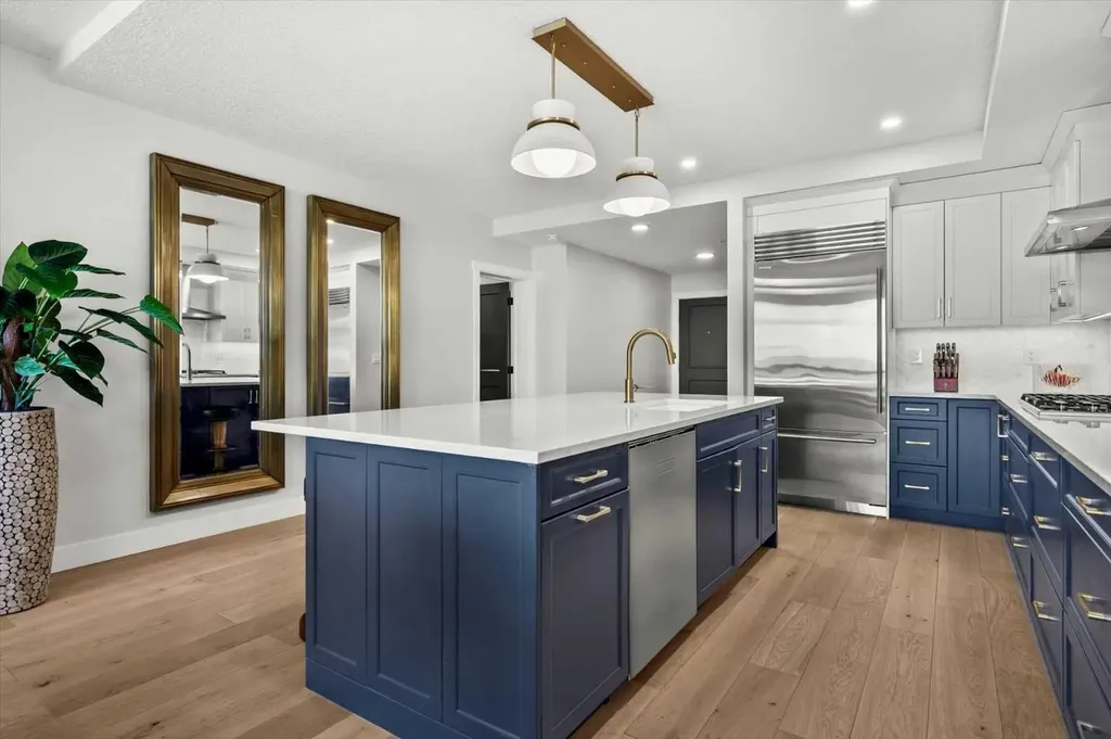15 Cougar Ridge Landing SW Calgary AB T3H 6C3