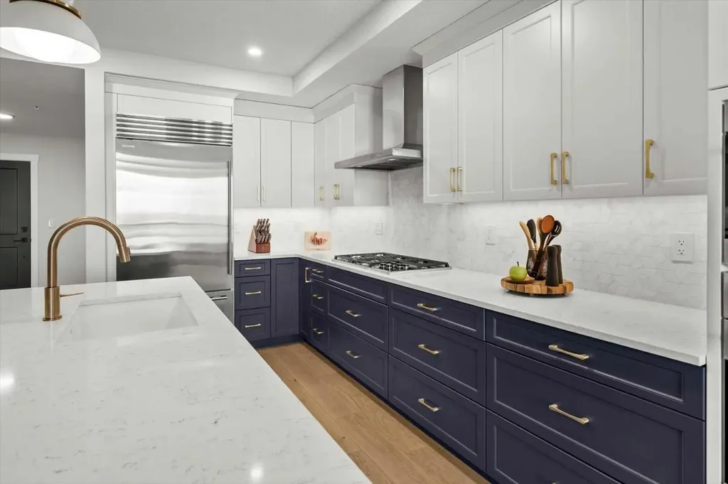15 Cougar Ridge Landing SW Calgary AB T3H 6C3