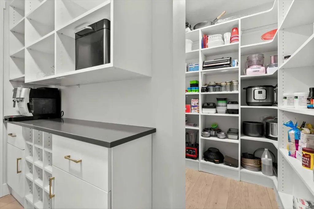 15 Cougar Ridge Landing SW Calgary AB T3H 6C3