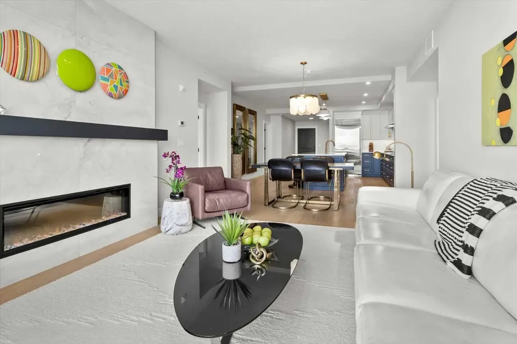 15 Cougar Ridge Landing SW Calgary AB T3H 6C3