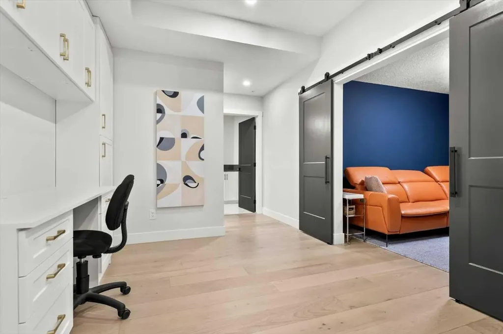 15 Cougar Ridge Landing SW Calgary AB T3H 6C3