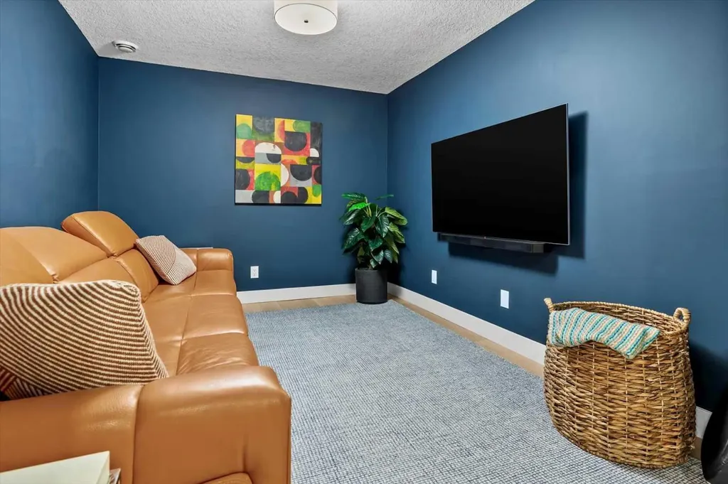 15 Cougar Ridge Landing SW Calgary AB T3H 6C3