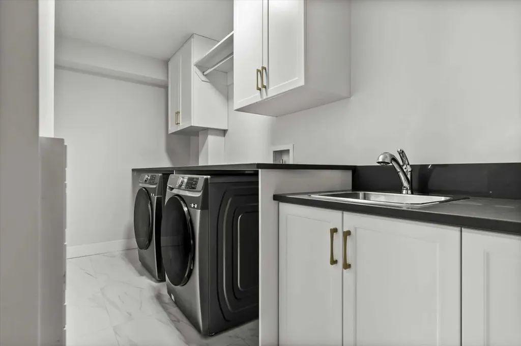 15 Cougar Ridge Landing SW Calgary AB T3H 6C3