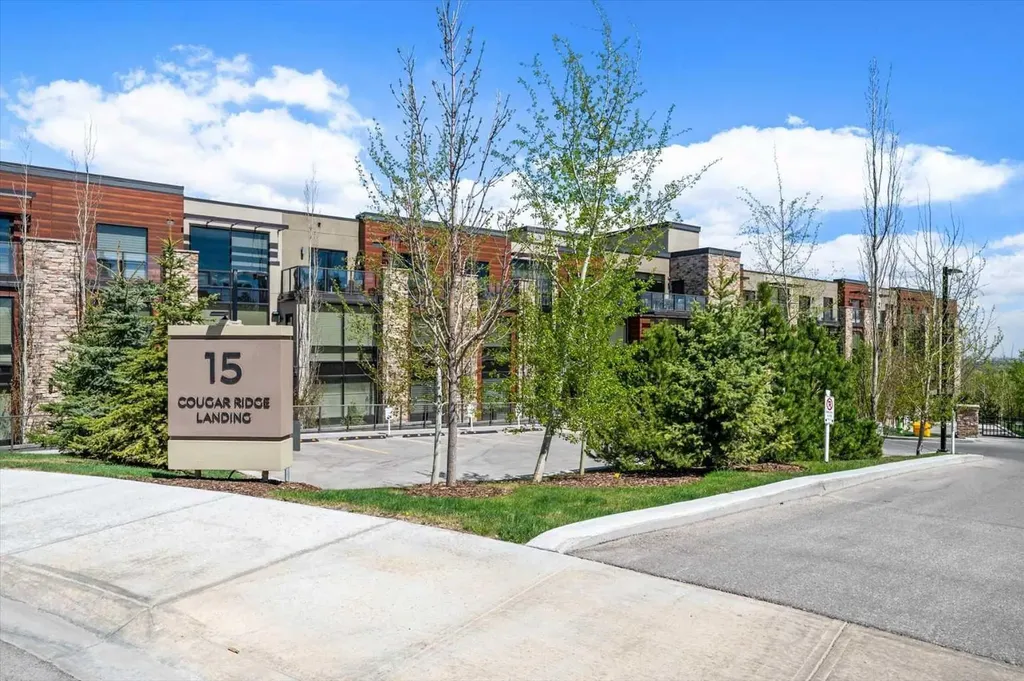15 Cougar Ridge Landing SW Calgary AB T3H 6C3