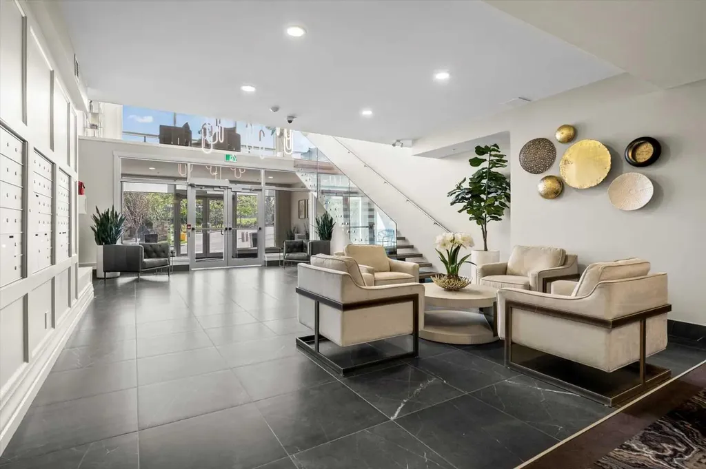 15 Cougar Ridge Landing SW Calgary AB T3H 6C3
