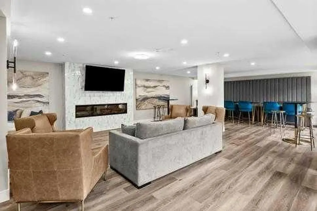 15 Cougar Ridge Landing SW Calgary AB T3H 6C3
