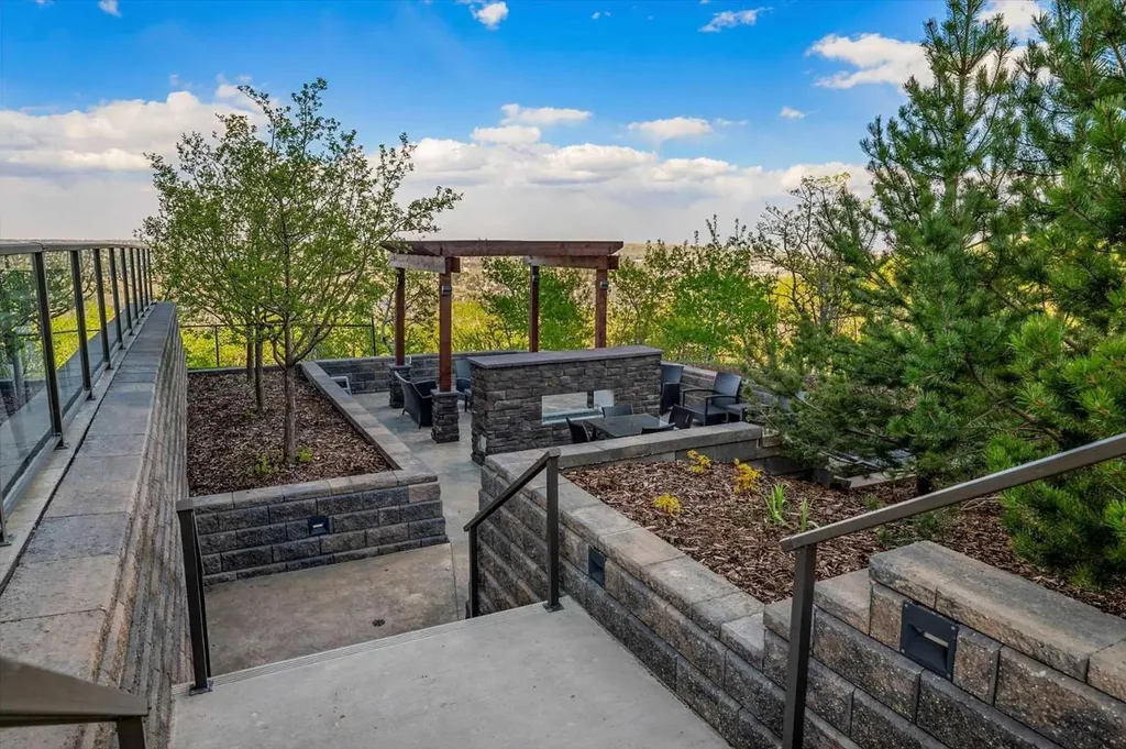15 Cougar Ridge Landing SW Calgary AB T3H 6C3