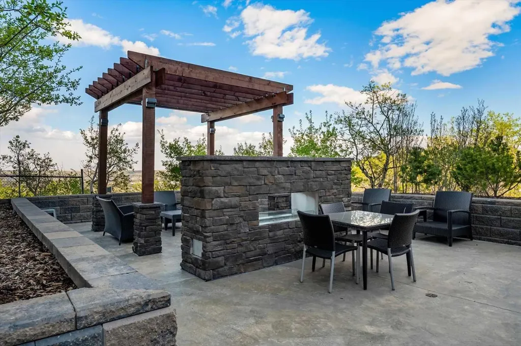 15 Cougar Ridge Landing SW Calgary AB T3H 6C3