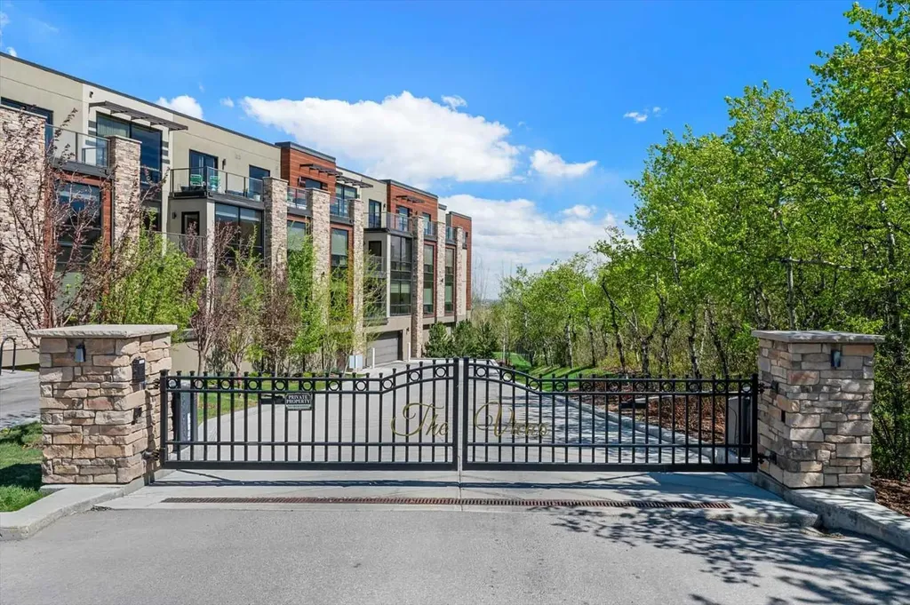 15 Cougar Ridge Landing SW Calgary AB T3H 6C3