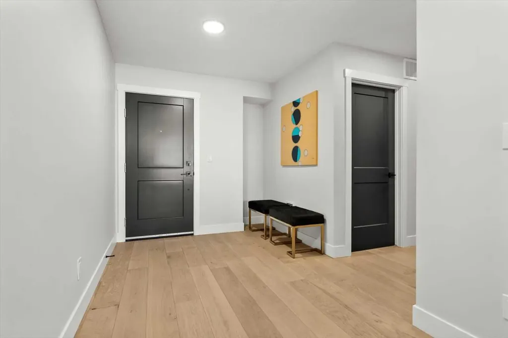 15 Cougar Ridge Landing SW Calgary AB T3H 6C3