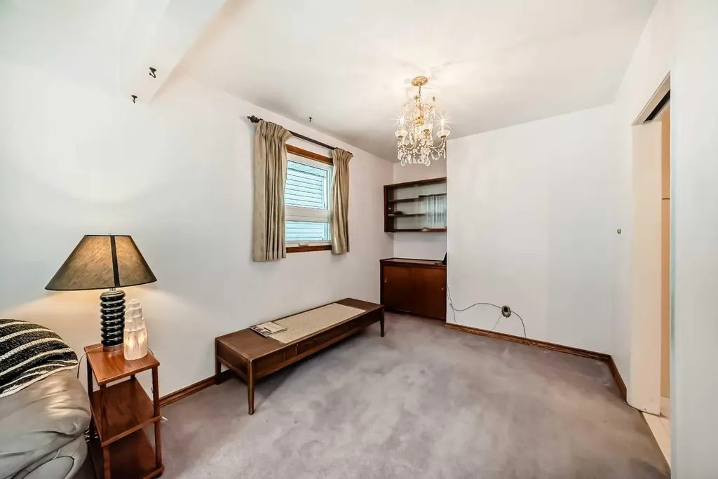 3132 48 Street SW Calgary AB T3E 3X7