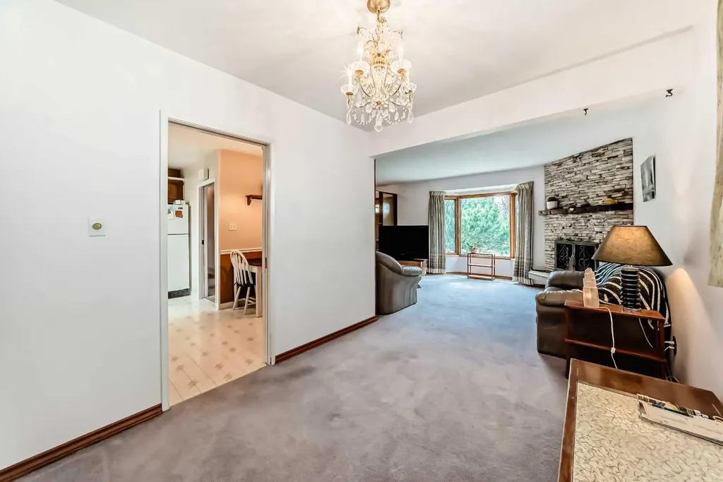 3132 48 Street SW Calgary AB T3E 3X7