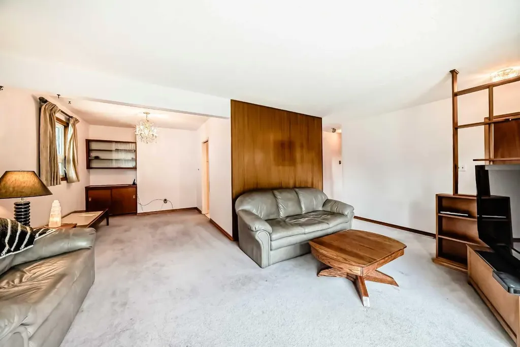 3132 48 Street SW Calgary AB T3E 3X7