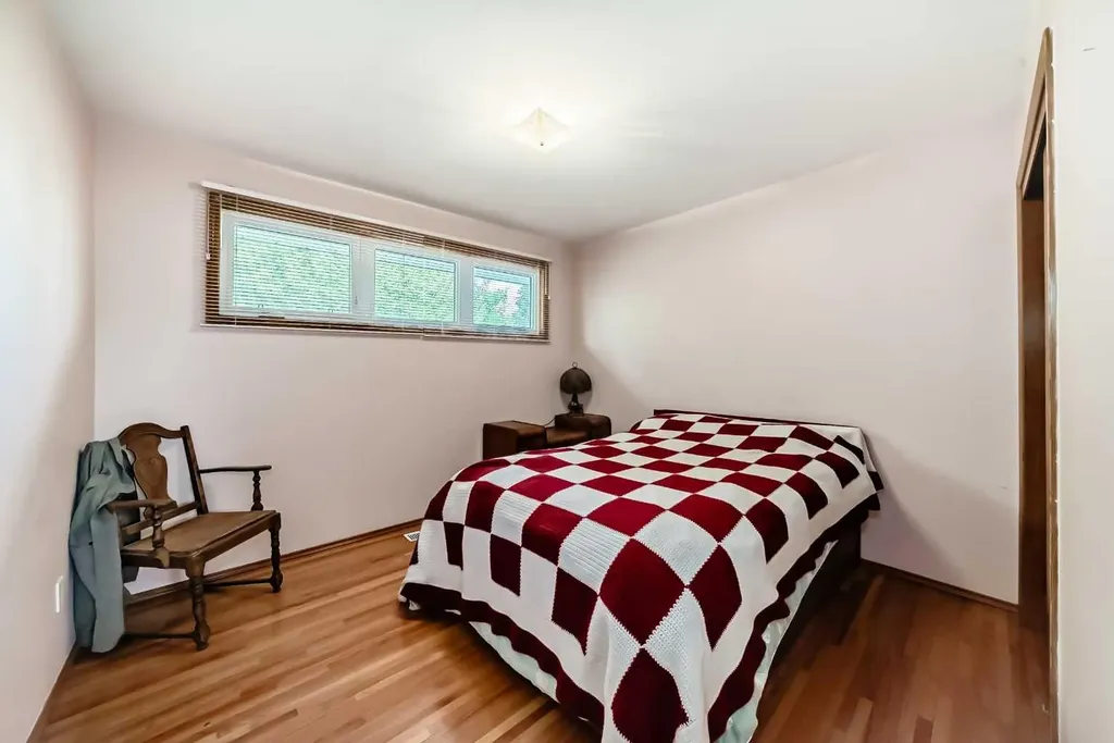 3132 48 Street SW Calgary AB T3E 3X7