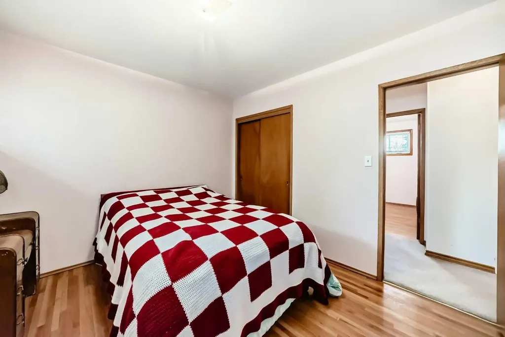 3132 48 Street SW Calgary AB T3E 3X7