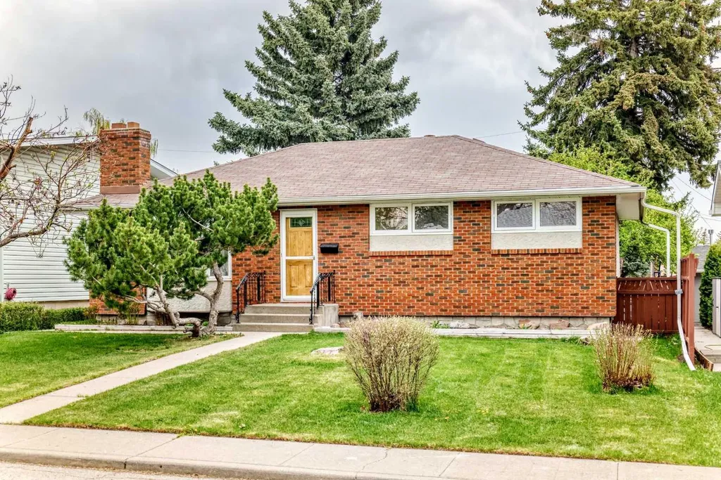 3132 48 Street SW Calgary AB T3E 3X7