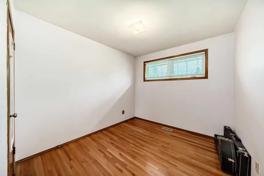 3132 48 Street SW Calgary AB T3E 3X7