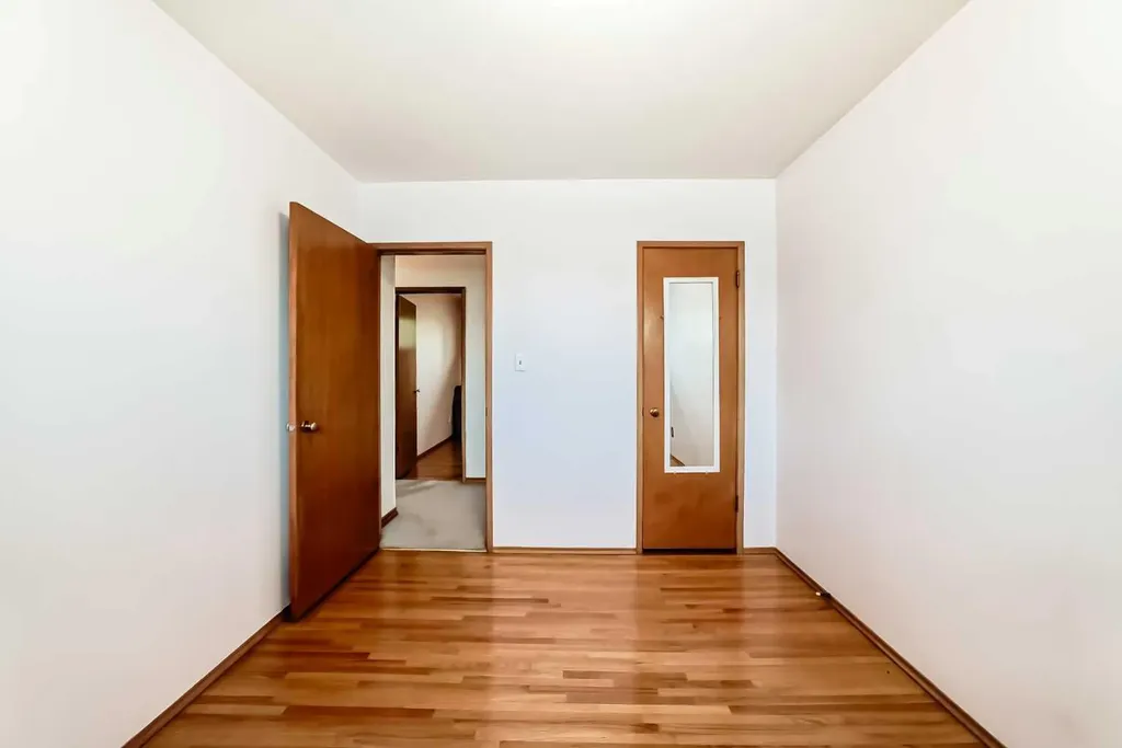 3132 48 Street SW Calgary AB T3E 3X7