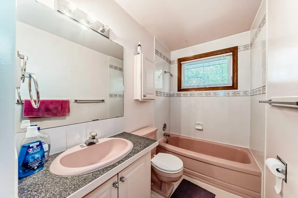3132 48 Street SW Calgary AB T3E 3X7