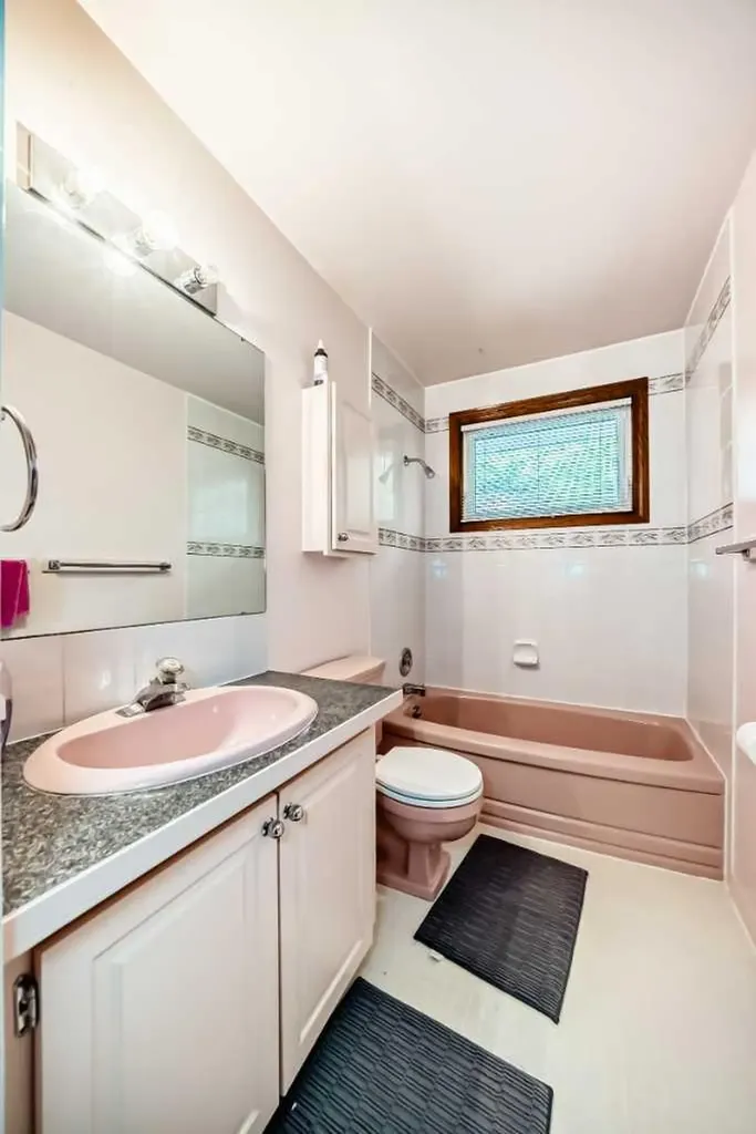 3132 48 Street SW Calgary AB T3E 3X7