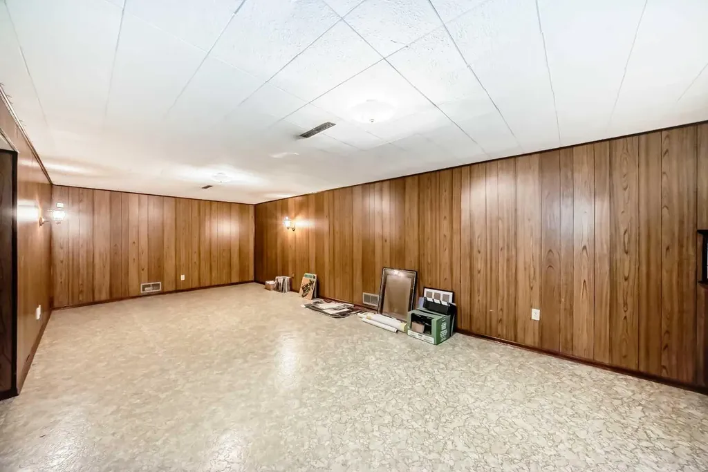 3132 48 Street SW Calgary AB T3E 3X7