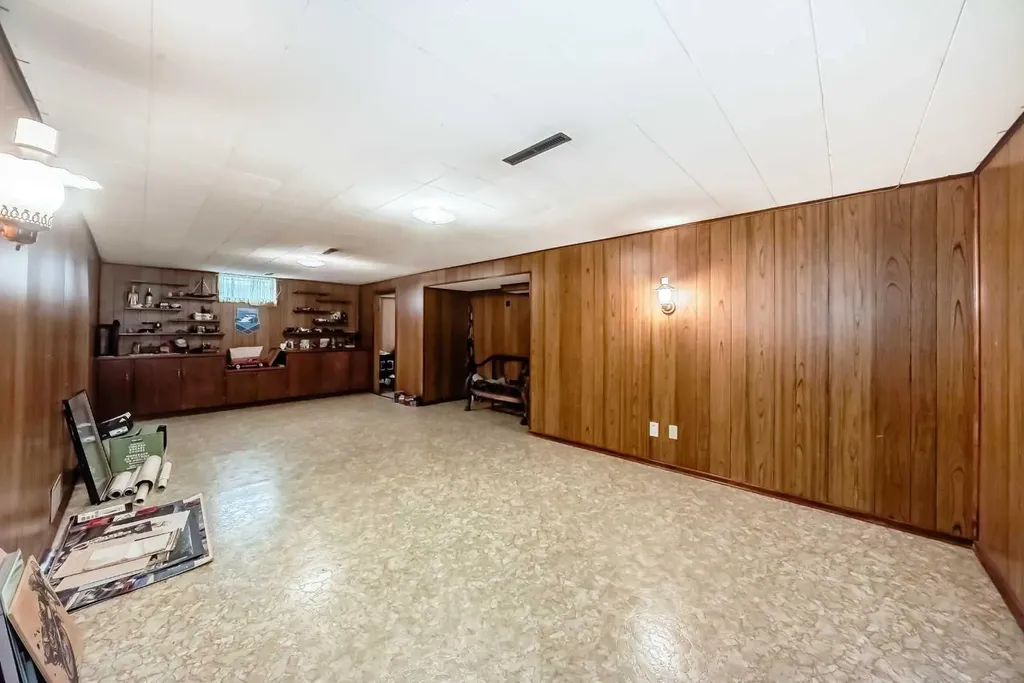 3132 48 Street SW Calgary AB T3E 3X7