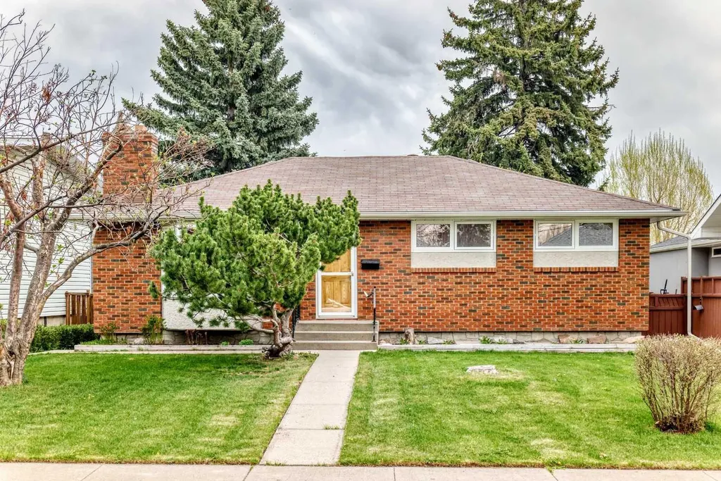 3132 48 Street SW Calgary AB T3E 3X7