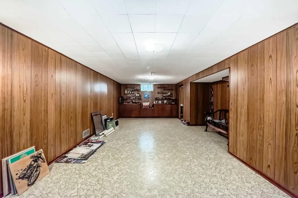 3132 48 Street SW Calgary AB T3E 3X7