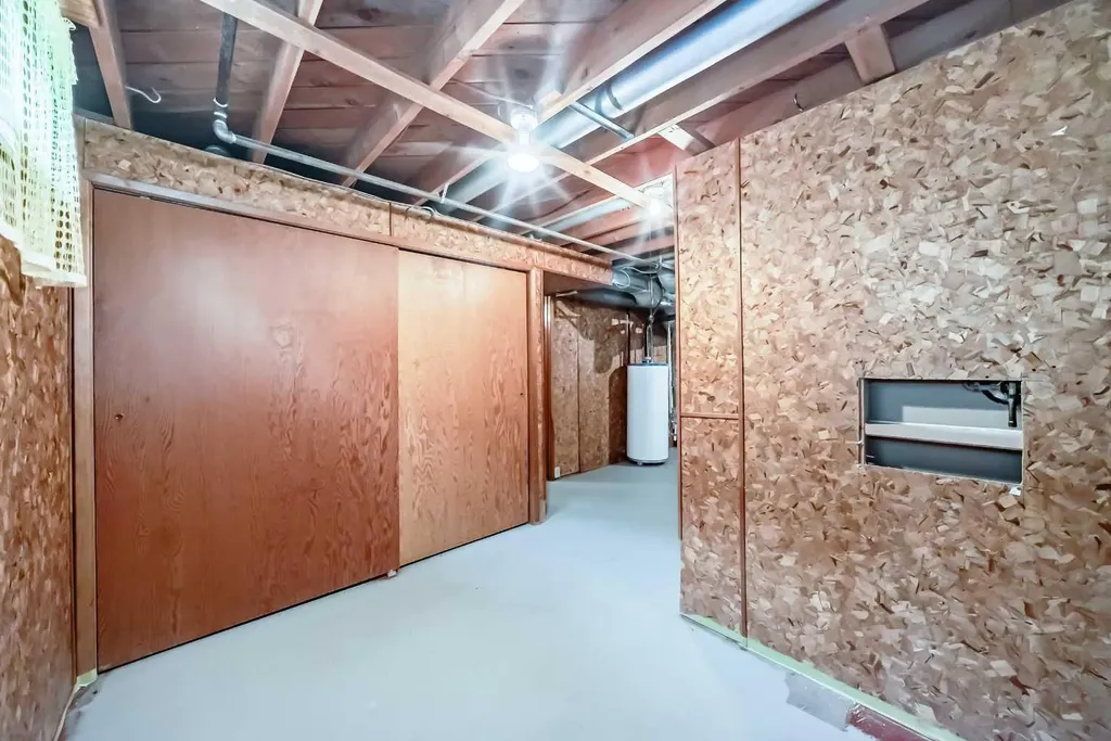 3132 48 Street SW Calgary AB T3E 3X7