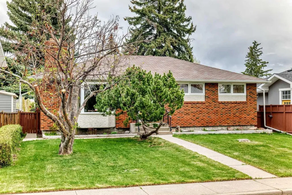 3132 48 Street SW Calgary AB T3E 3X7