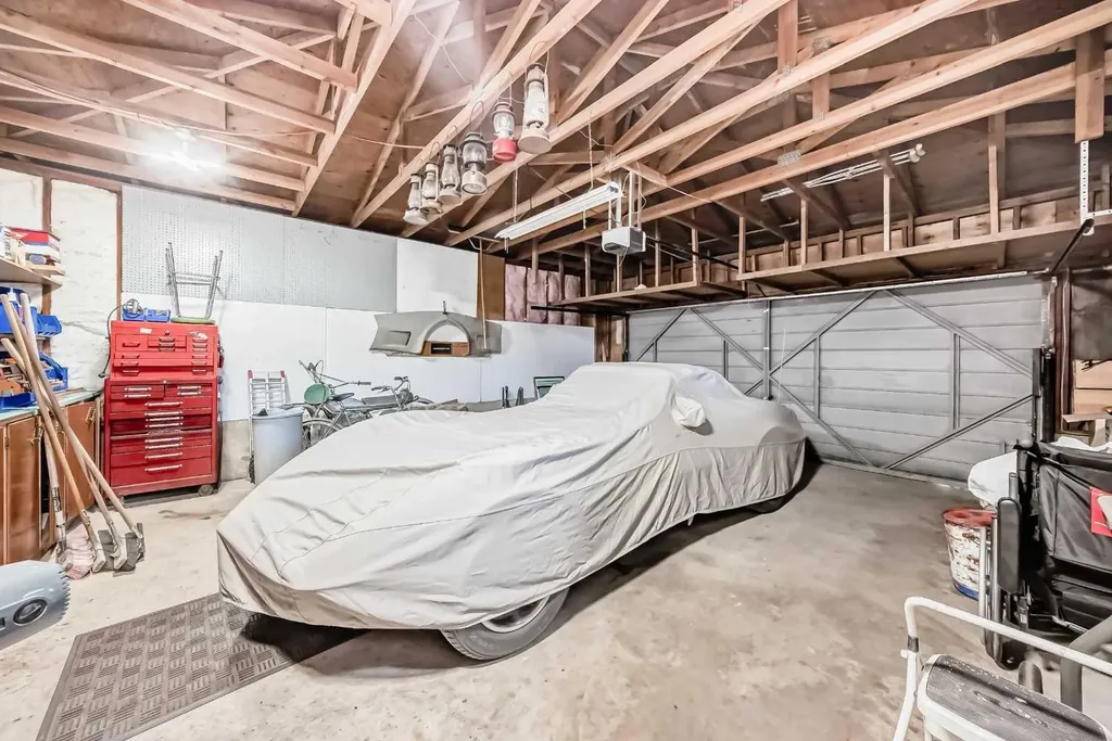 3132 48 Street SW Calgary AB T3E 3X7