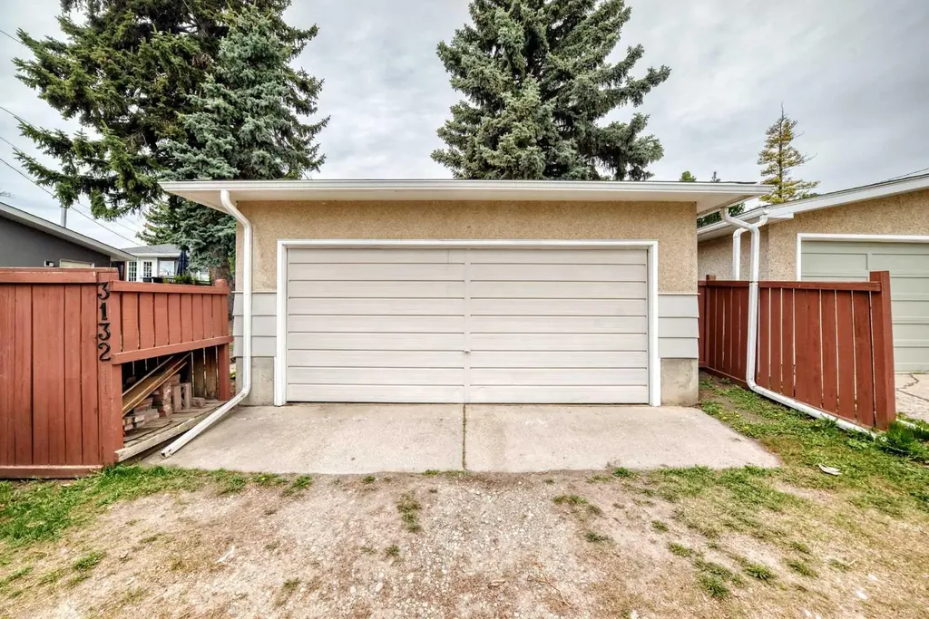 3132 48 Street SW Calgary AB T3E 3X7