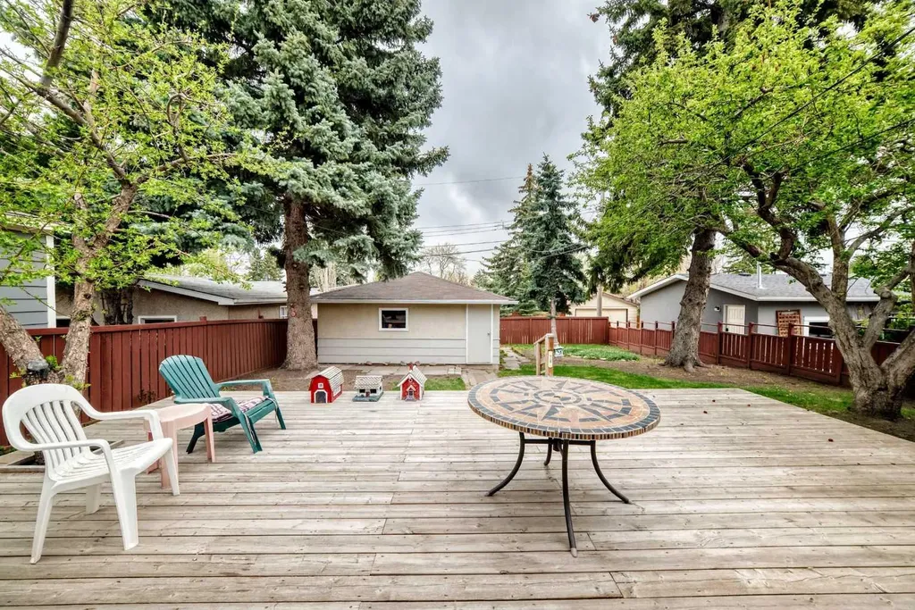 3132 48 Street SW Calgary AB T3E 3X7