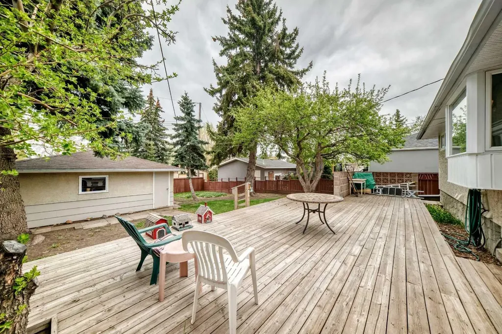 3132 48 Street SW Calgary AB T3E 3X7