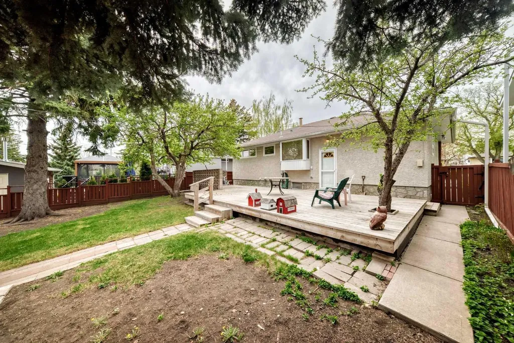 3132 48 Street SW Calgary AB T3E 3X7